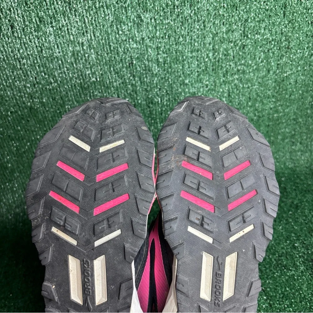 Brooks women divide